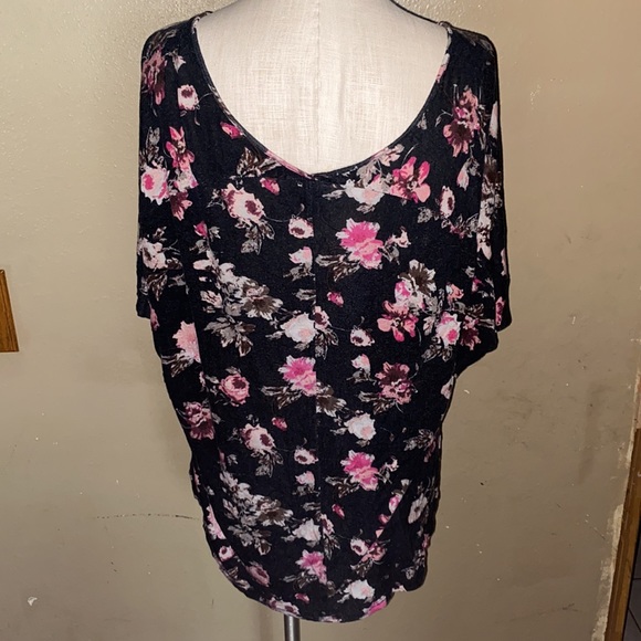 Rue 21+ Floral Top - Picture 3 of 4